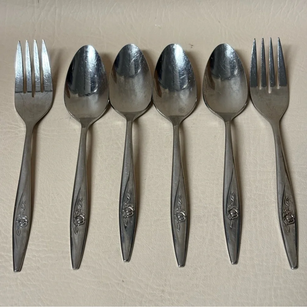 Lasting Rose by Oneidacraft Deluxe Stainless 4 Spoons 2 Forks